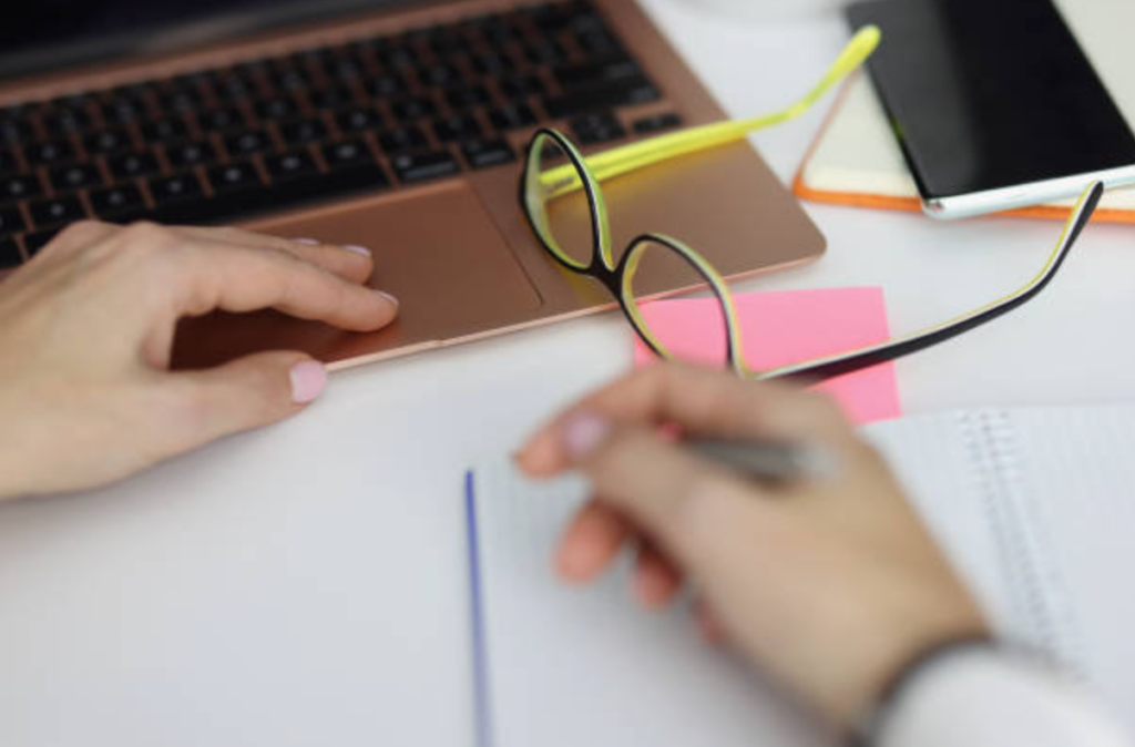 Peran Teori Komunikasi dalam Rancangan Penelitian Skripsi