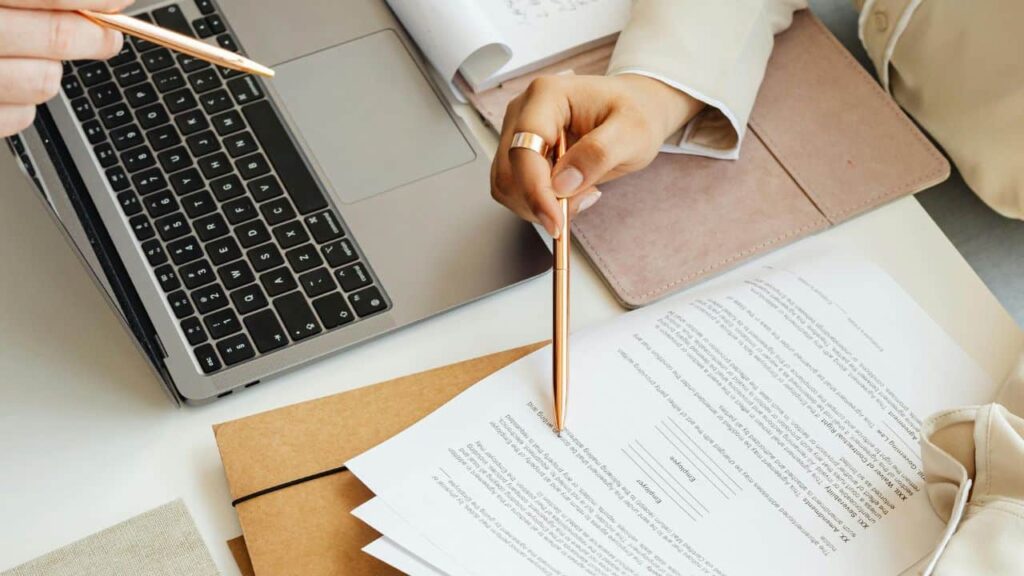 Struktur Umum Format Review Jurnal Internasional